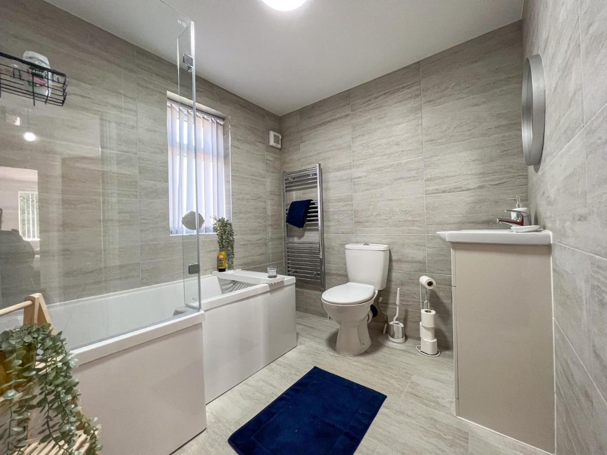 Heartland House, 7 Spacious Bedrooms Sleeps 4 Plus, Near Nec, Jlr,Bhx Birmingham Dış mekan fotoğraf
